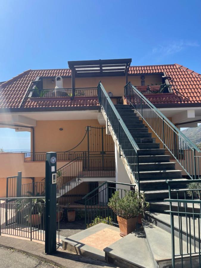 Casa Vacanze Cuzari Letojanni Exterior foto